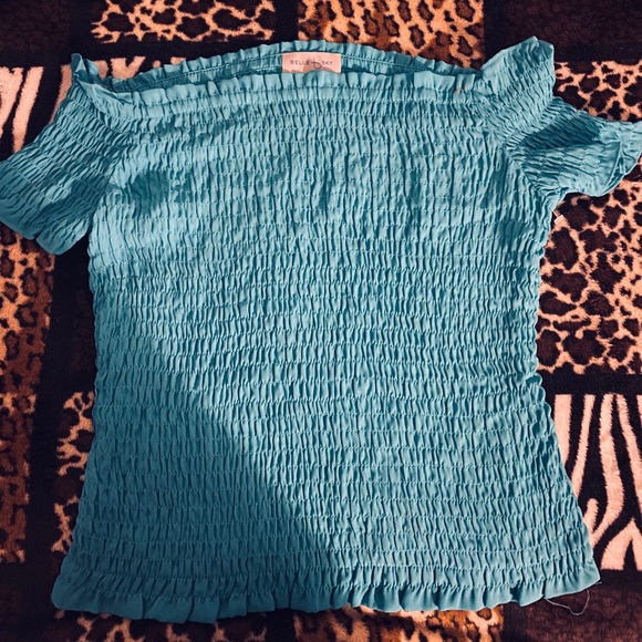 Off the shoulder top ✨ - Picture 1 of 1